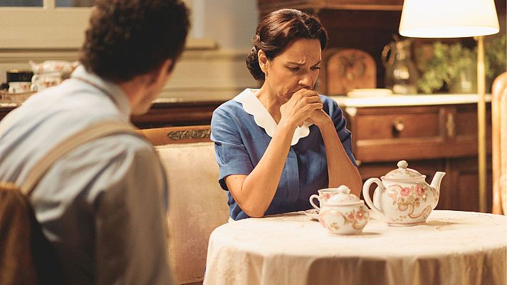 Salón de té La Moderna - Pepita le cuenta a Rodrigo que Paula es su hermana