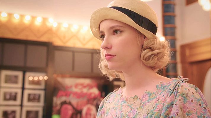 Salón de té La Moderna - Laurita da una rueda de prensa