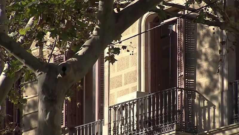 Nou detinguts per estafar persones vulnerables: les enganyaven i es quedaven amb el seus pisos - L'Informatiu | Veure