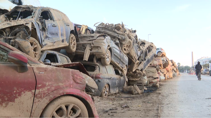 Telediario 1 - El día a día de los afectados un mes después de la DANA