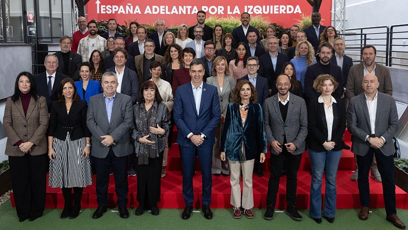 Sánchez reúne por primera vez a su nueva Ejecutiva en Ferraz | Ver