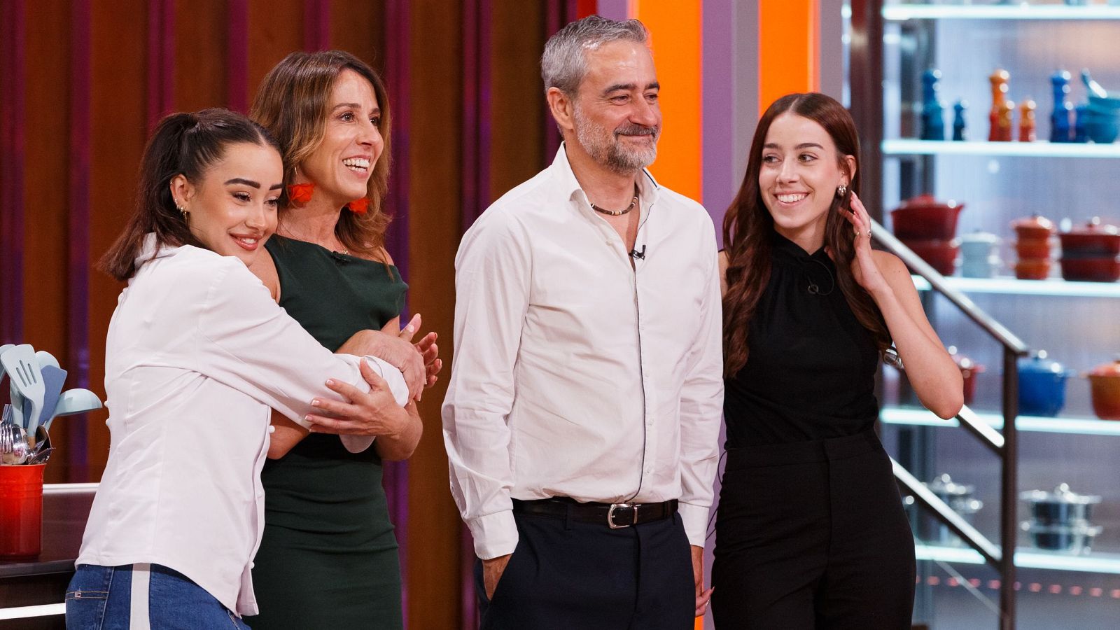 La familia de Marina Rivers llega a las cocinas - MasterChef | Ver