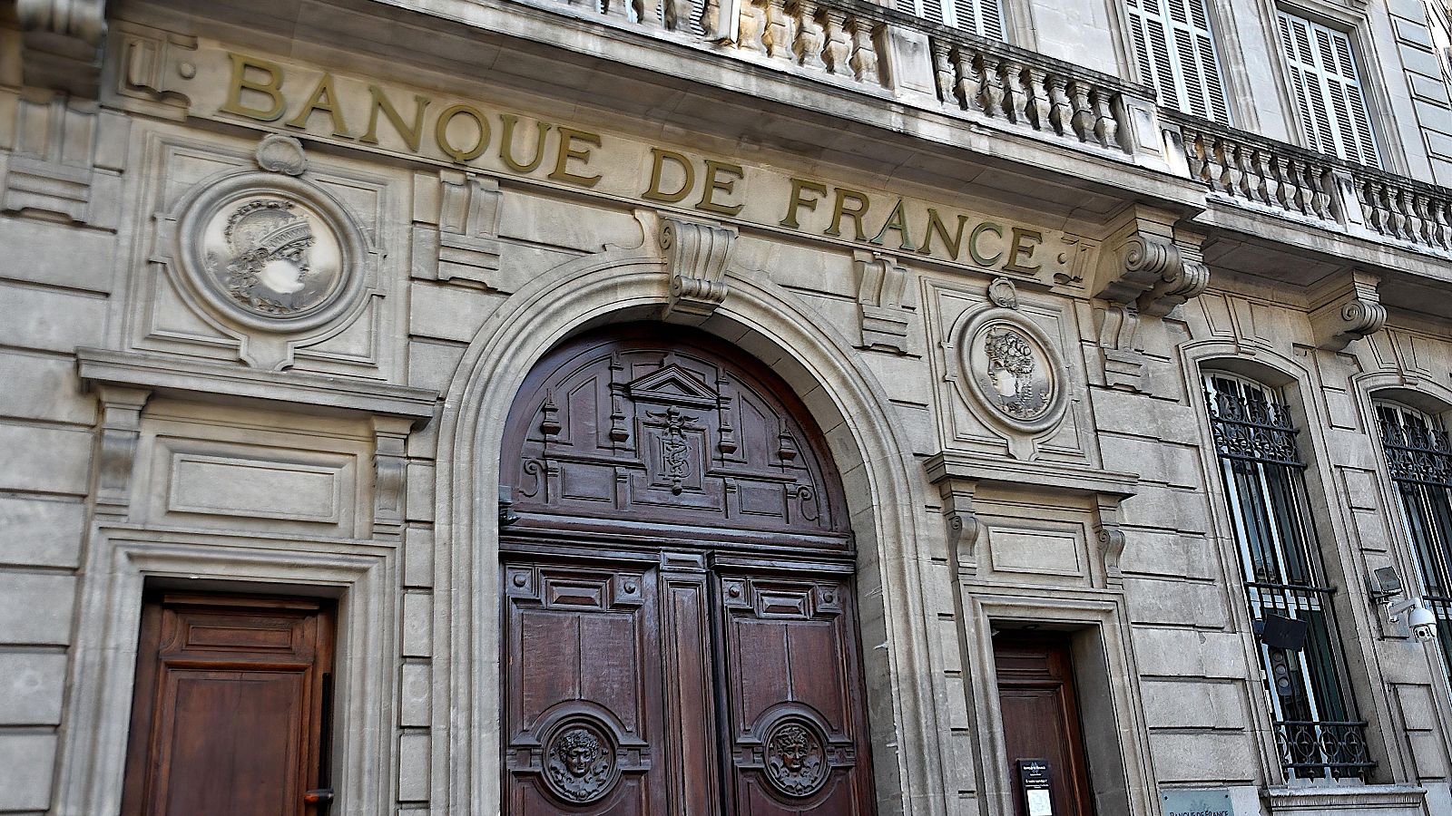 Tormenta financiera en Francia: "Tiene un problema de déficit que no consigue controlar" | Ver