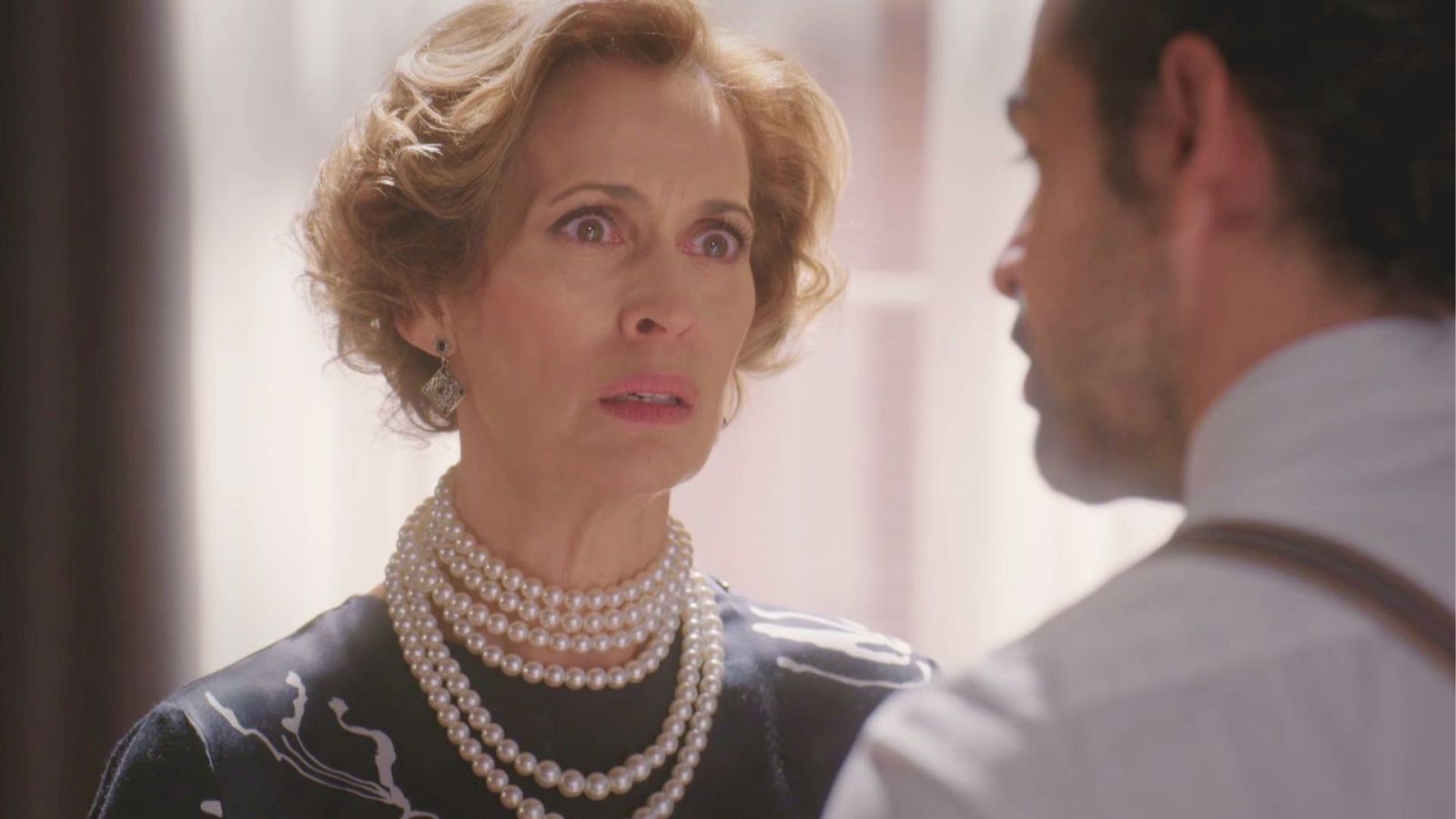 César alerta a Maruja - Salón de té La Moderna | Ver