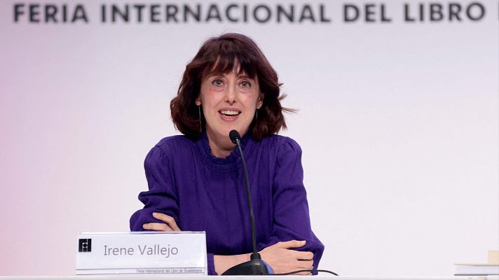 Telediario 1 - El infinito éxito de Irene Vallejo en la Feria del Libro de Guadalajara, en México