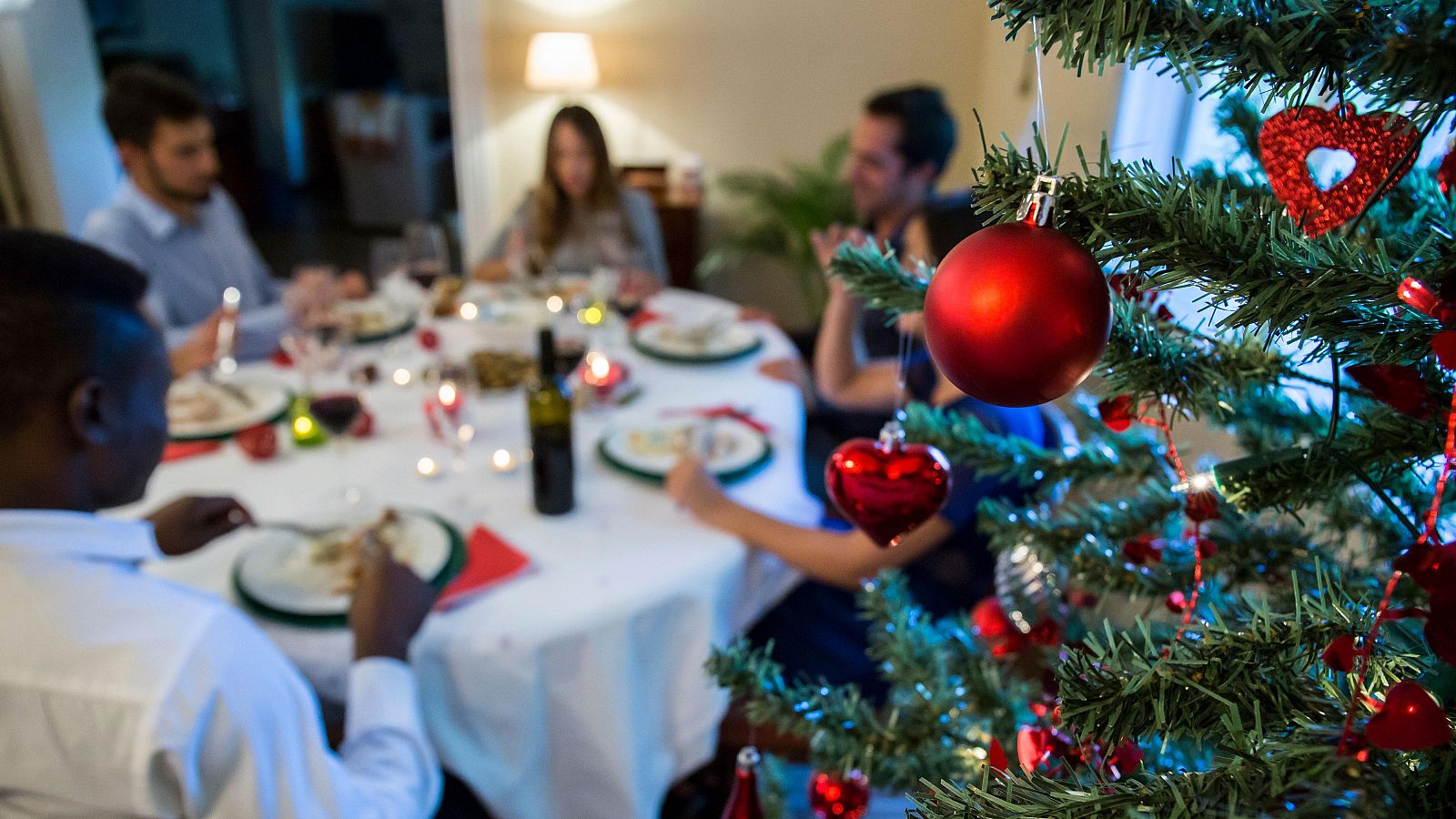La hostelería afronta cancelaciones de cenas de Navidad tras la DANA: "Es comprensible que no tengan ganas de celebrar" | Ver