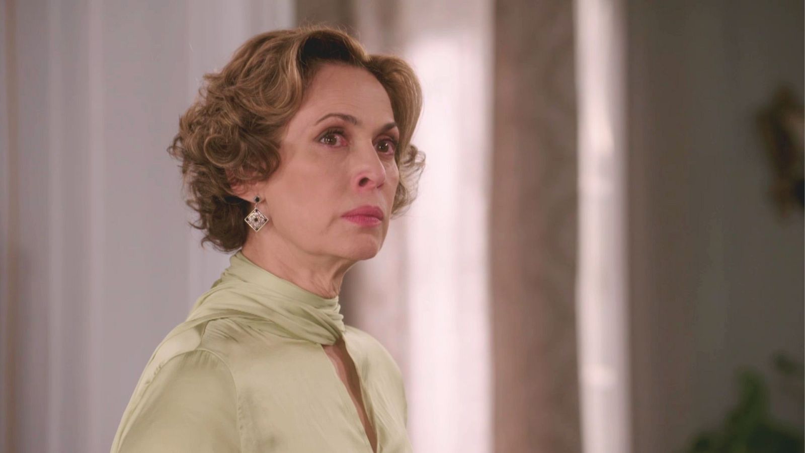 Maruja se defiende la acusación de Iván - Salón de té La Moderna | Ver