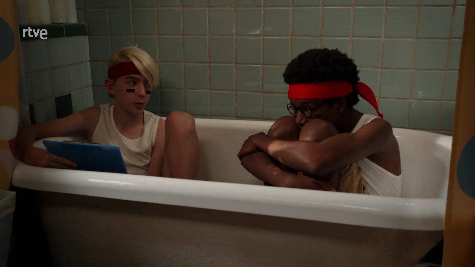 El hogar es donde están los héroes - Una verdadera casa de locos | Ver