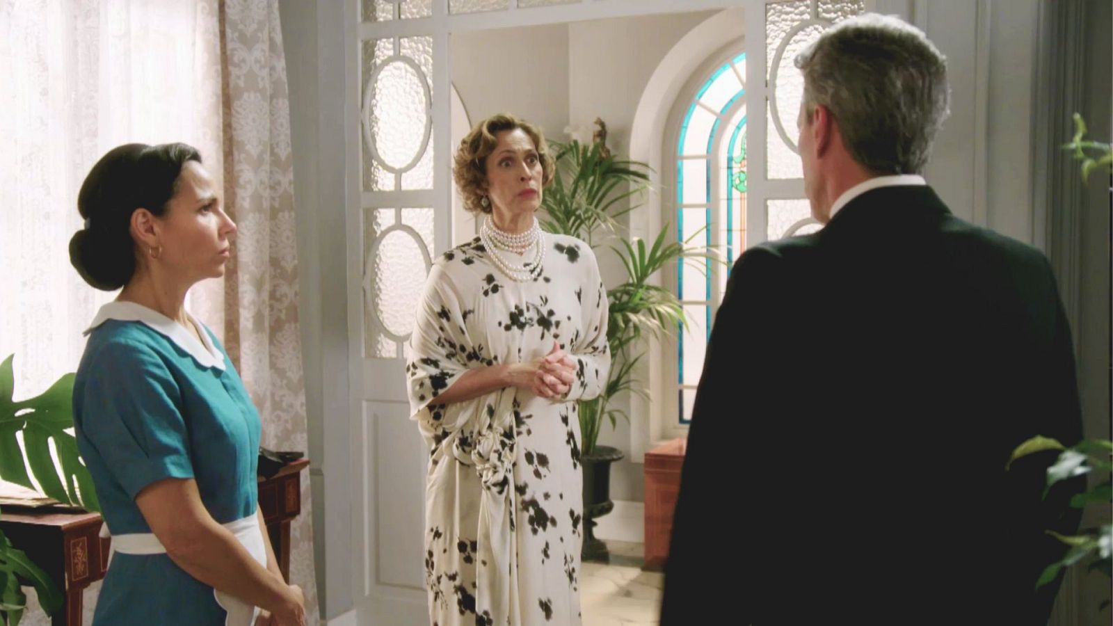 Emiliano le cuenta la verdad sobre Rodrigo a Maruja - Salón de té La Moderna | Ver