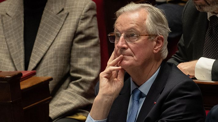 Telediario 1 - Barnier presenta su dimisión tras la moción de censura y Macron tendrá que designar a un sustituto