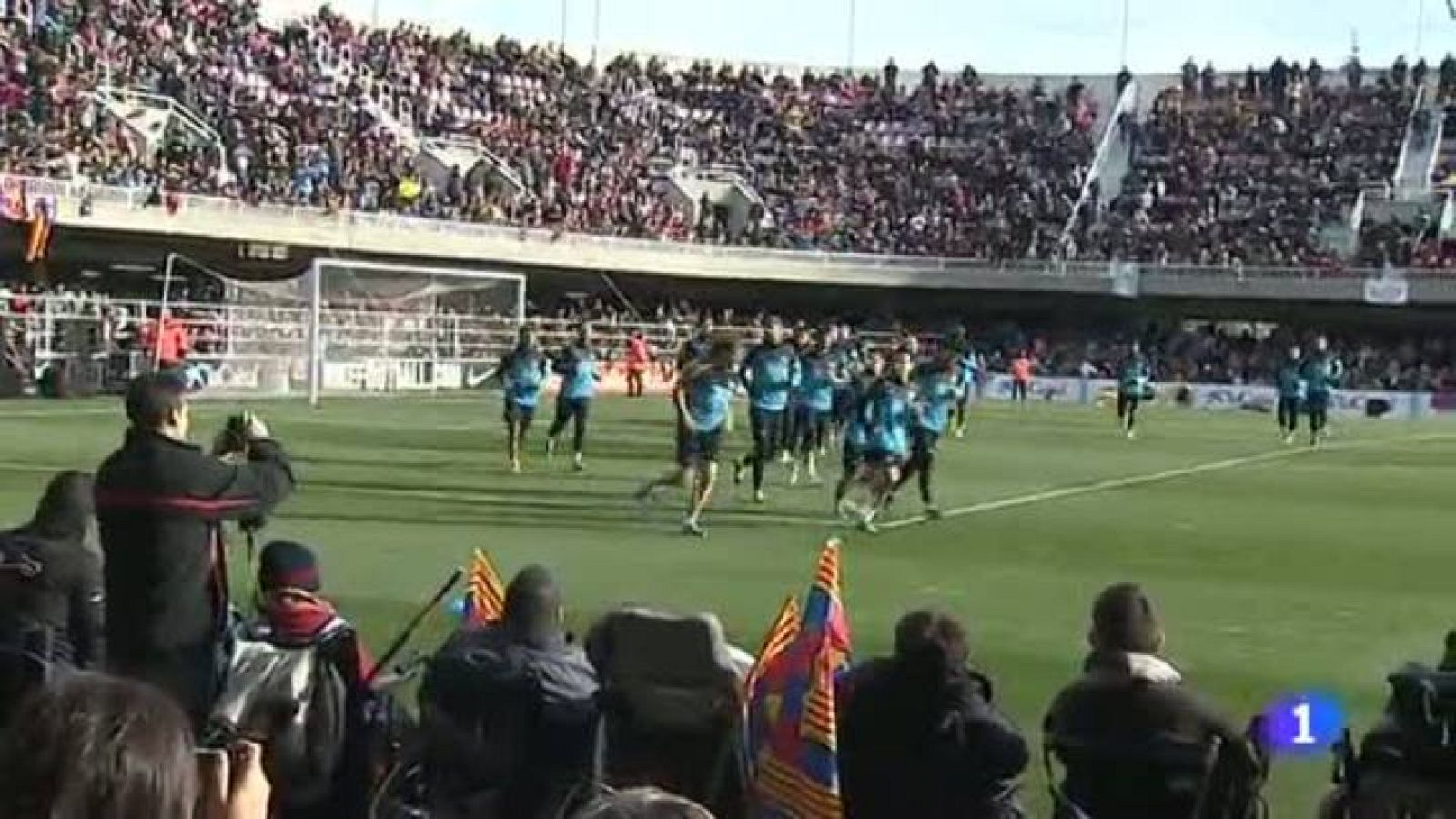 L'informatiu -  Com si fossin els Reis: Barça i Espanyol, portes obertes