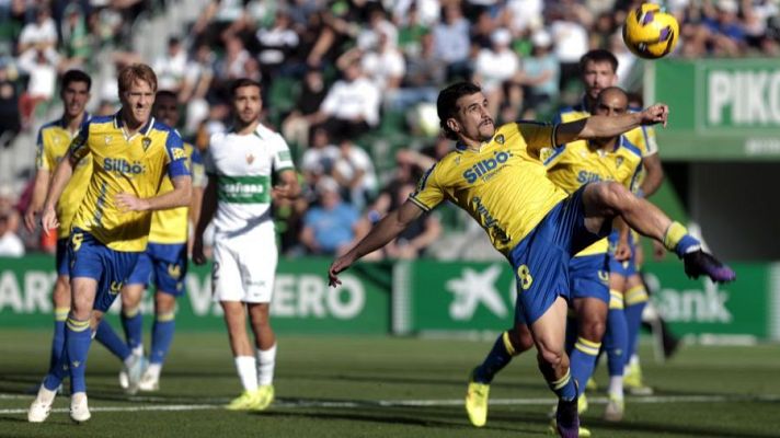 Resúmenes de LaLiga - Elche - Cádiz: resumen del partido 18ª jornada | Segunda