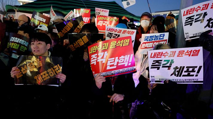 Telediario 1 - La presión aumenta sobre el presidente Yoon mientras los manifestantes y parlamentarios piden su detención