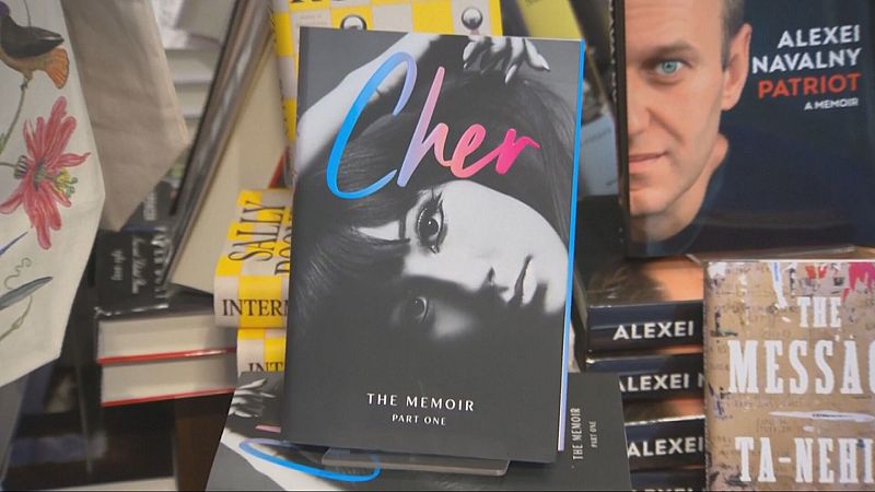 Cher publica la primera parte de sus memorias en inglés - Telediario 1 | Ver