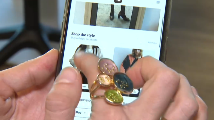 Telediario 1 - El interés por los productos que promocionan las influencers crece en Navidad