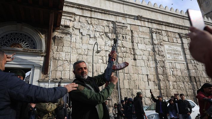 Telediario Fin de Semana - Almudena Ariza, desde Damasco: "Celebraciones, columnas de humo y disparos al aire"