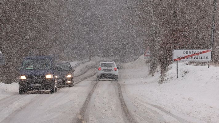El tiempo - Continúan las nevadas en zonas altas este lunes