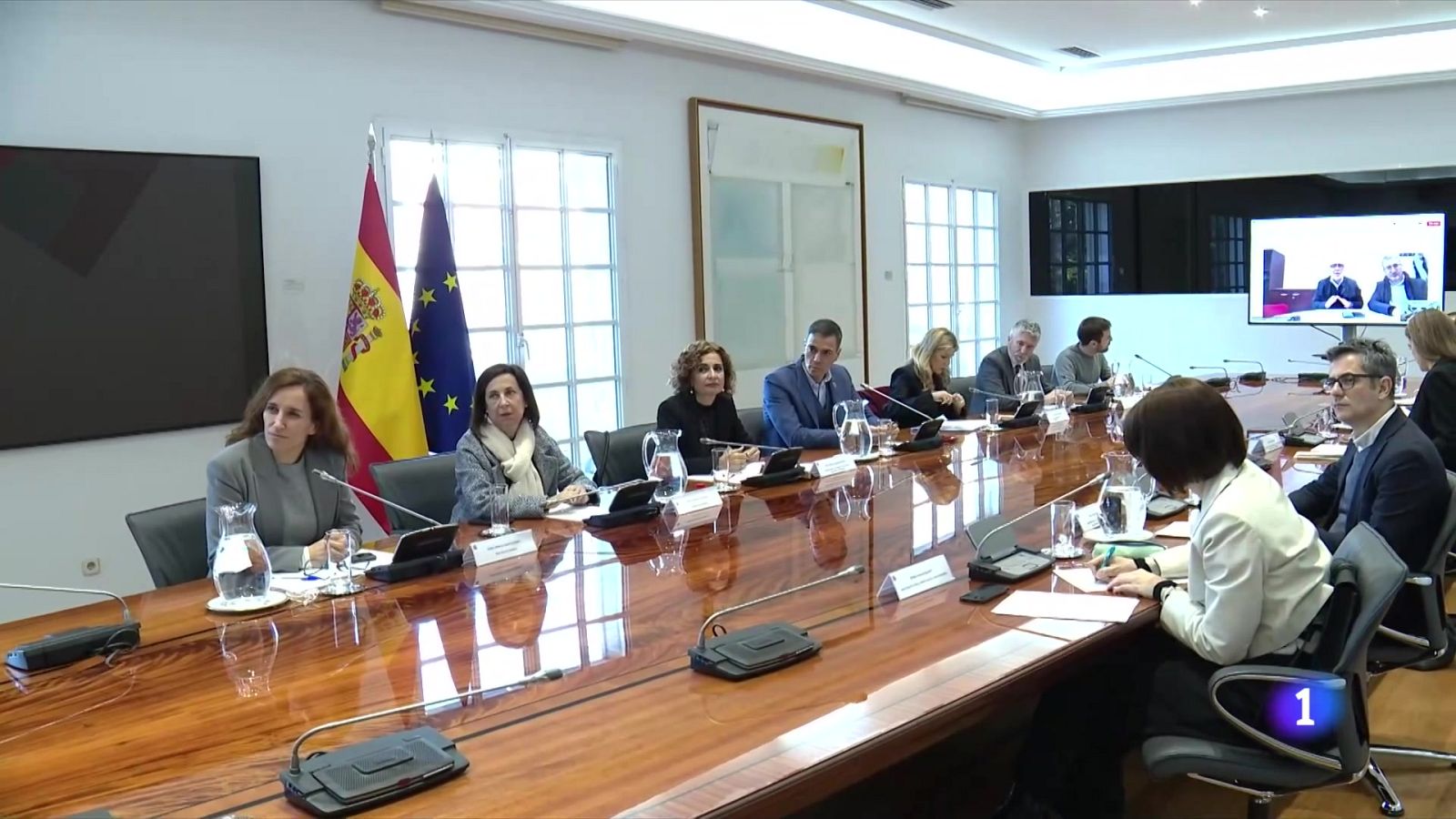 Puigdemont empeny Pedro Sánchez a una qüestió de confiança - L'Informatiu | Veure