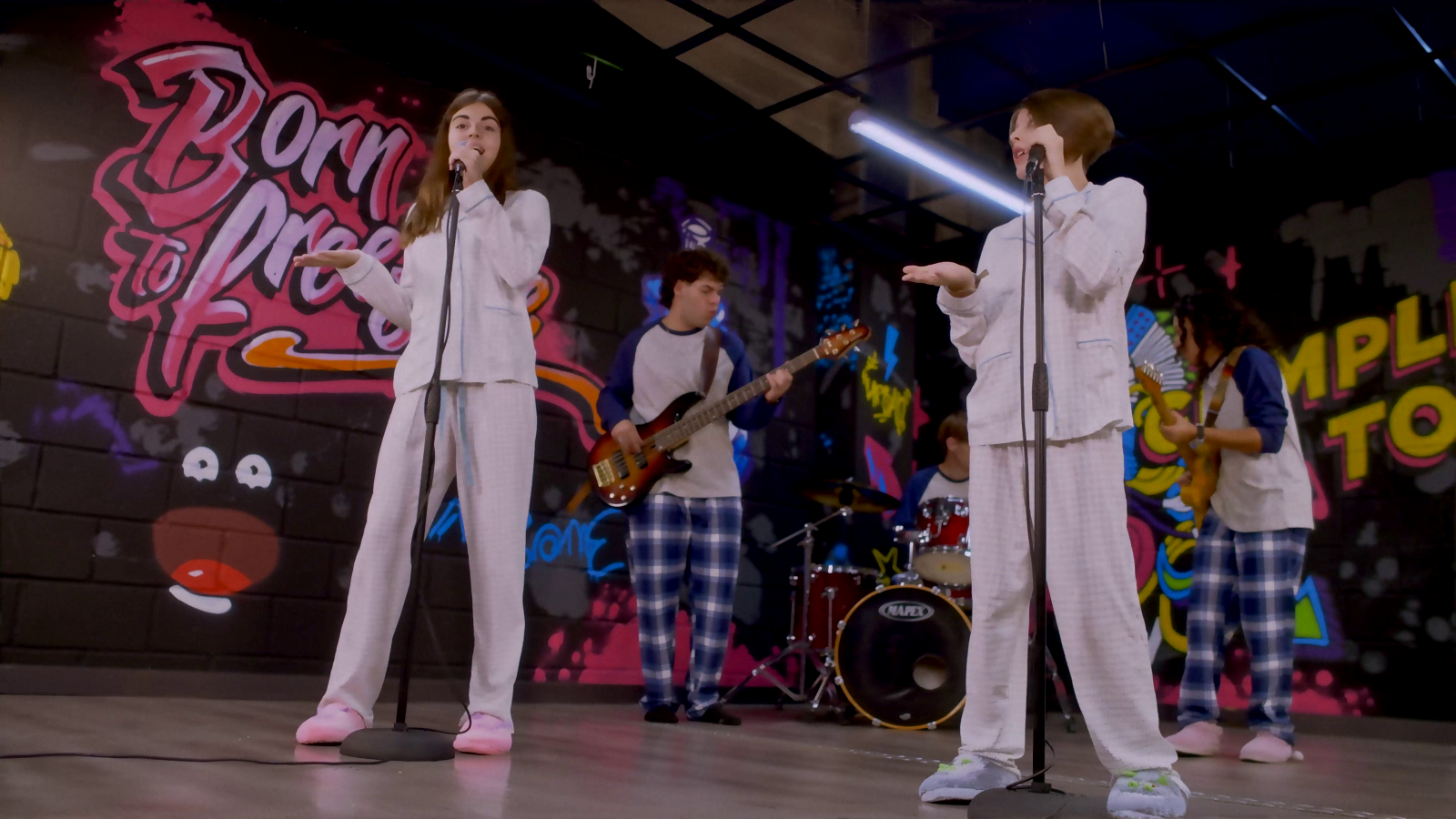 Videoclip Cocodrilos y su 'Voy a pasármelo bien' - Novedades Clan | Ver