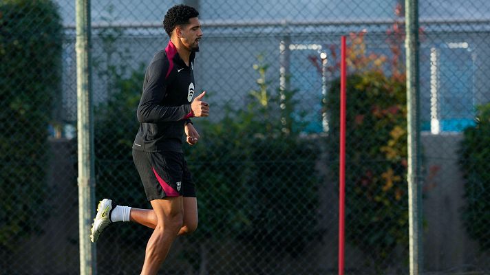 Fútbol - Araujo vuelve cinco meses después para el partido contra el Dortmund
