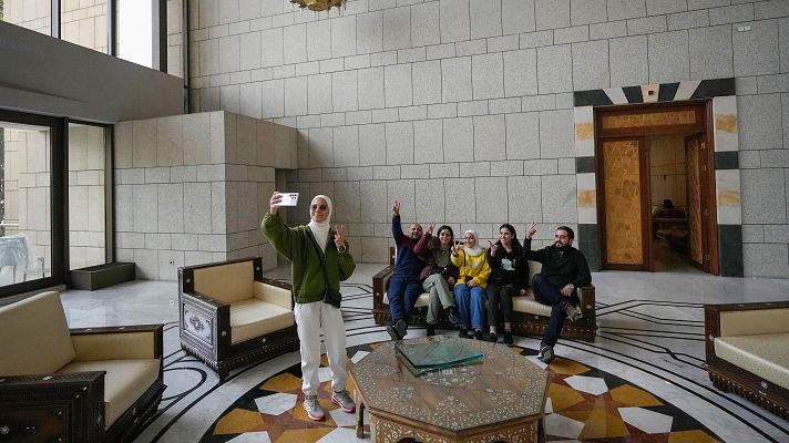 Telediario 2 - Los jardines de la residencia de Al Assad abren al público por primera vez