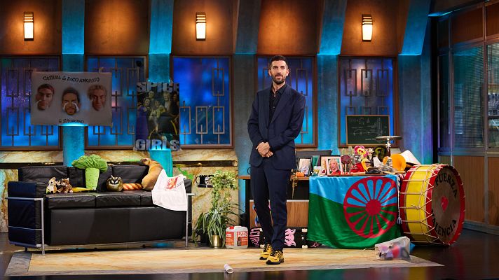 La Revuelta - Almudena, su cuenta de labores y su hijo soltero