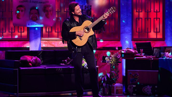 La Revuelta - Manuel Carrasco canta "Mujer de las mil batallas"