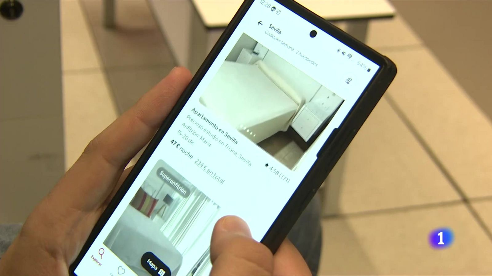 Investigació a grans gestores de pisos turístics per possibles pràctiques enganyoses - L'Informatiu | Veure