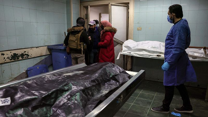 Hallan 40 cuerpos en los frigoríficos de la morgue del hospital sirio de Harasta | Ver
