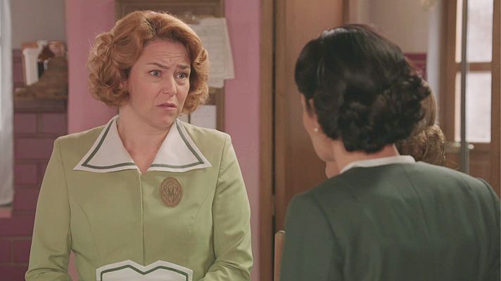 Salón de té La Moderna - Antonia comparte el plan con las chicas