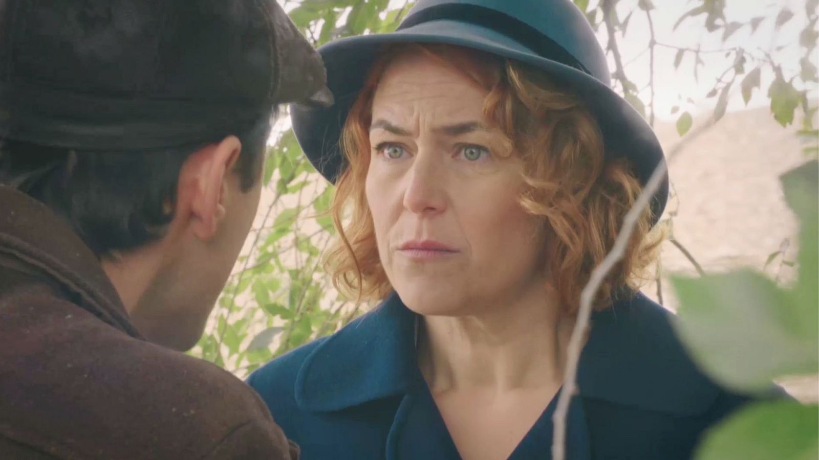 Antonia llega para el rescate de Pietro - Salón de té La Moderna | Ver