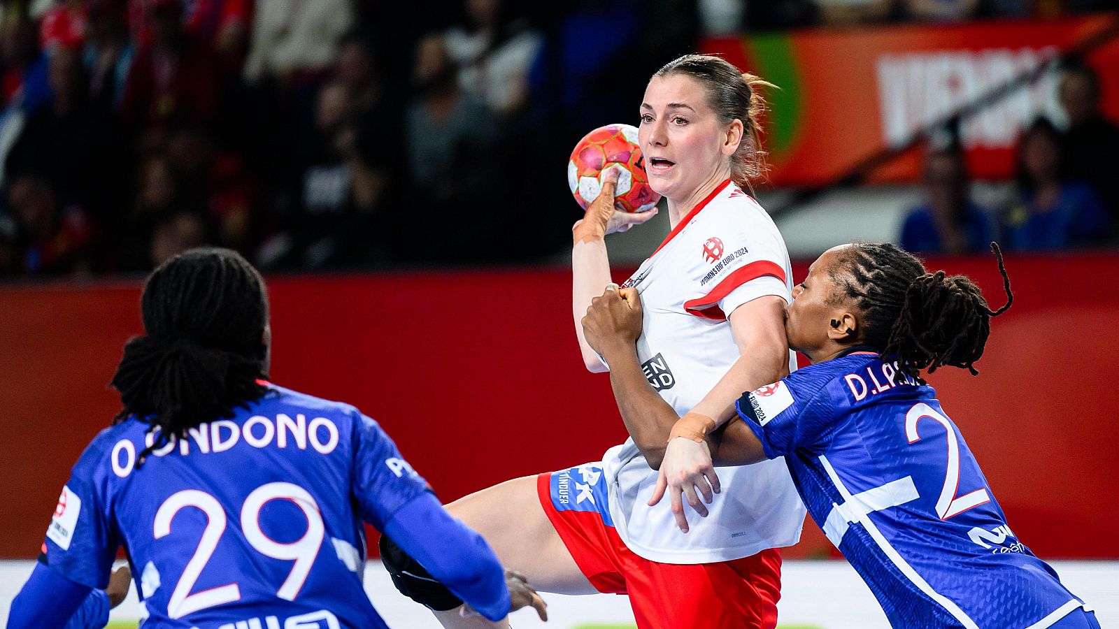 Balonmano - Campeonato de Europa Femenino. 2ª Semifinal: Francia - Dinamarca - ver ahora