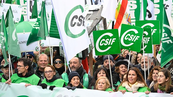 Telediario Fin de Semana - Miles de funcionarios exigen en Madrid la continuidad de Muface