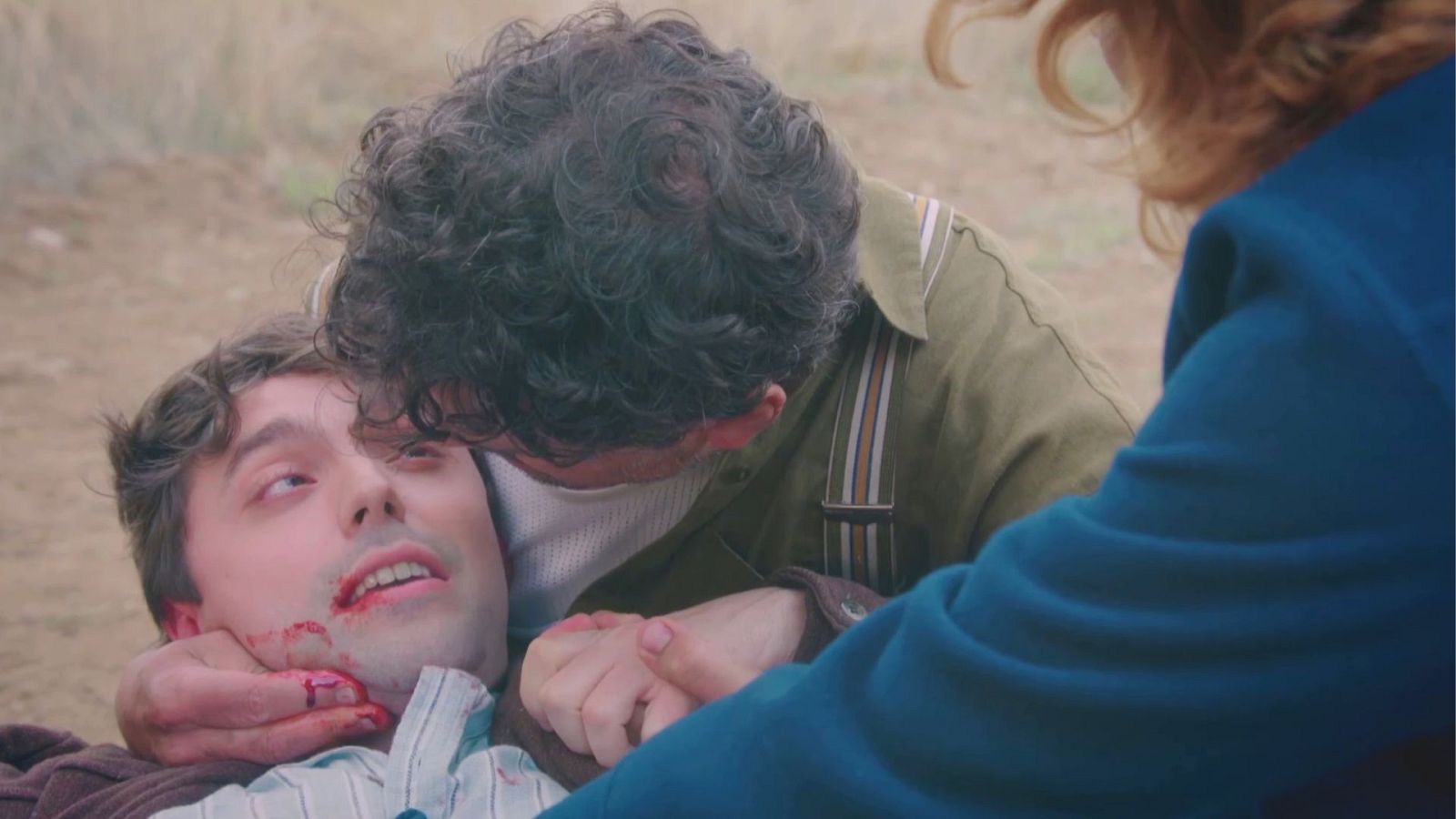 Giancarlo muere en brazos de Pietro - Salón de té La Moderna | Ver