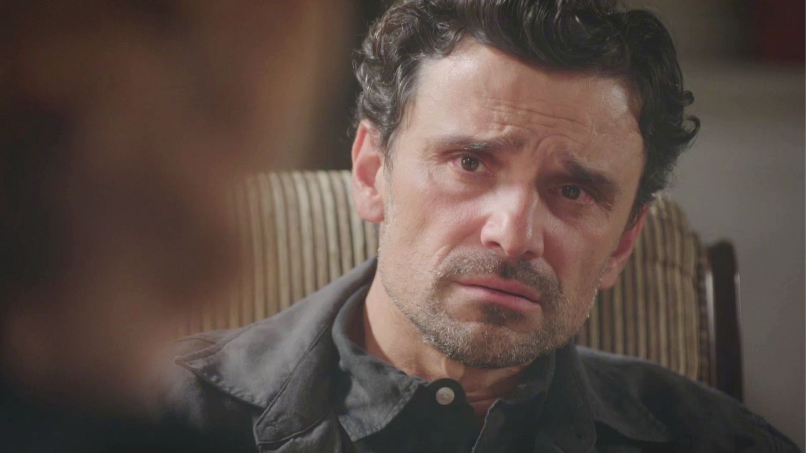 Pietro descubre que Giancarlo tenía un hijo - Salón de té La Moderna | Ver