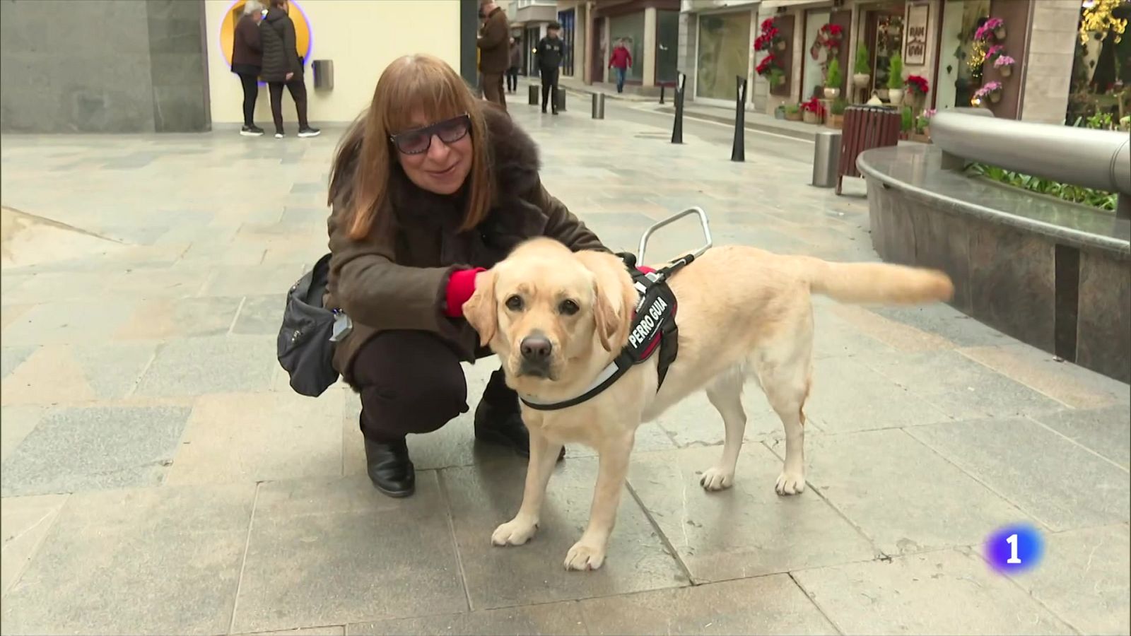L'Once dona el seu gos pigall número 3.000 a una veïna de Blanes | Veure