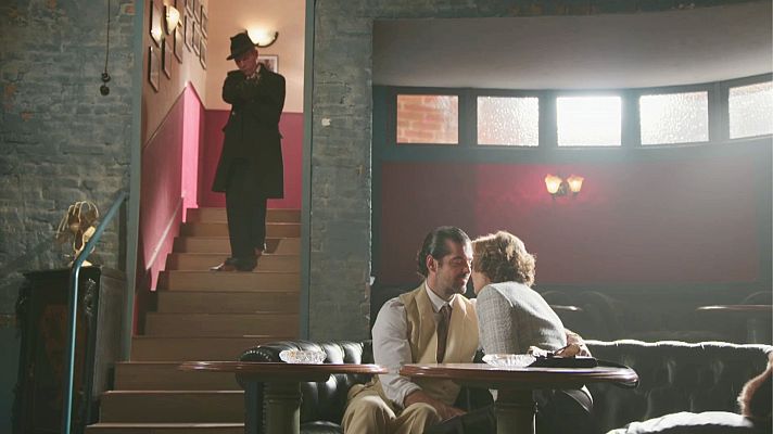 Salón de té La Moderna - Emiliano se marcha sin disparar