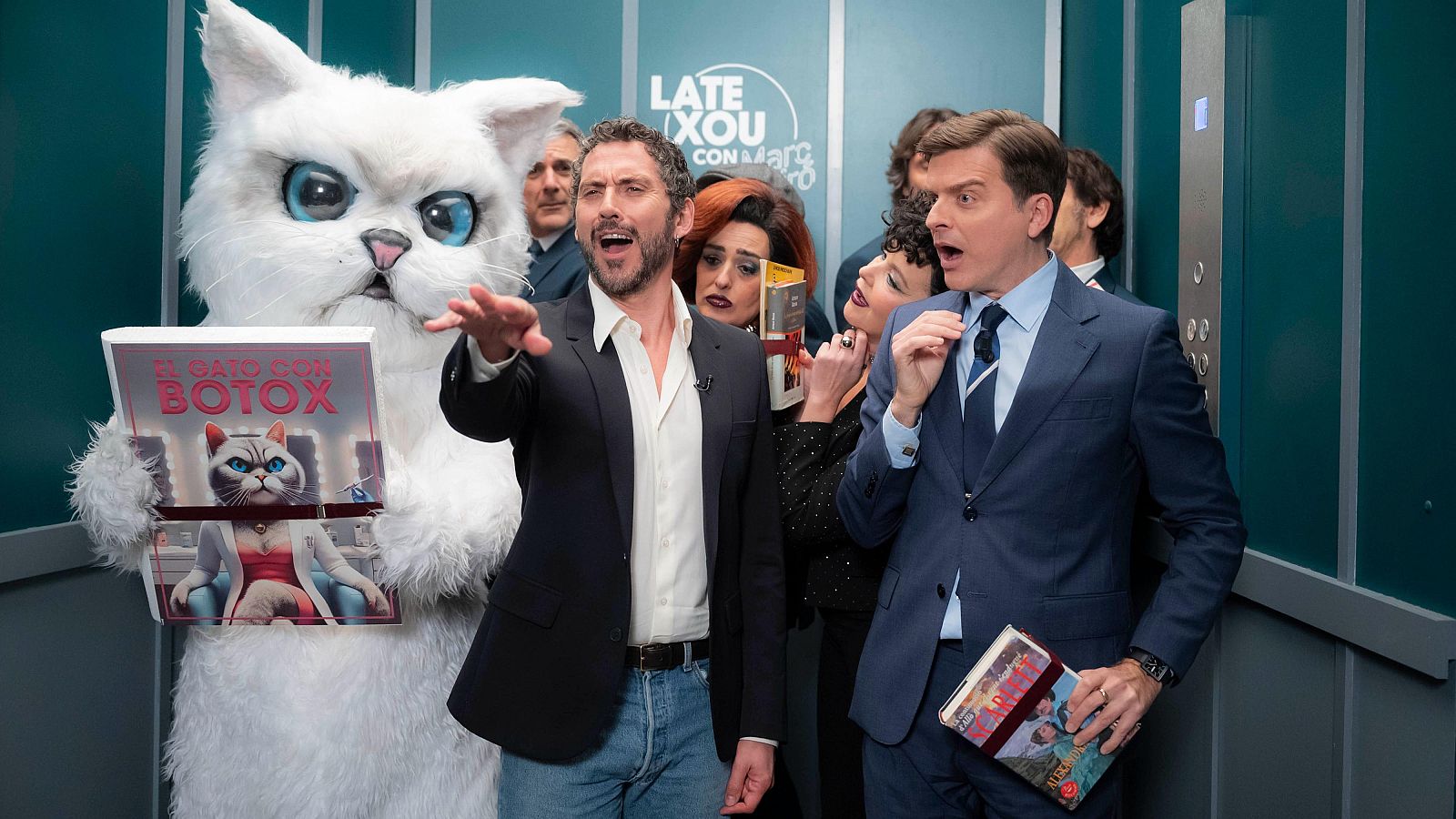 En el ascensor del Late Xou con Paco León - Late Xou con Marc Giró | Ver