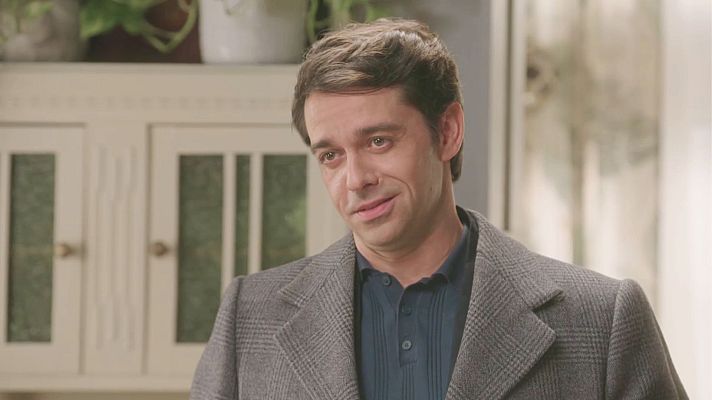 Salón de té La Moderna - Agustín le cuenta a las chicas cómo ha ido su plan