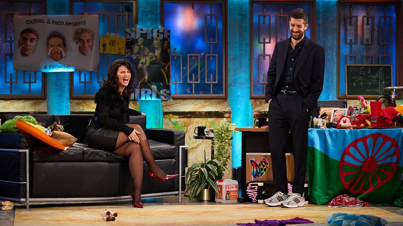 La Revuelta | Nathy Peluso: "Estoy bañada en bendiciones" 17/12/24 - La Revuelta | Ver