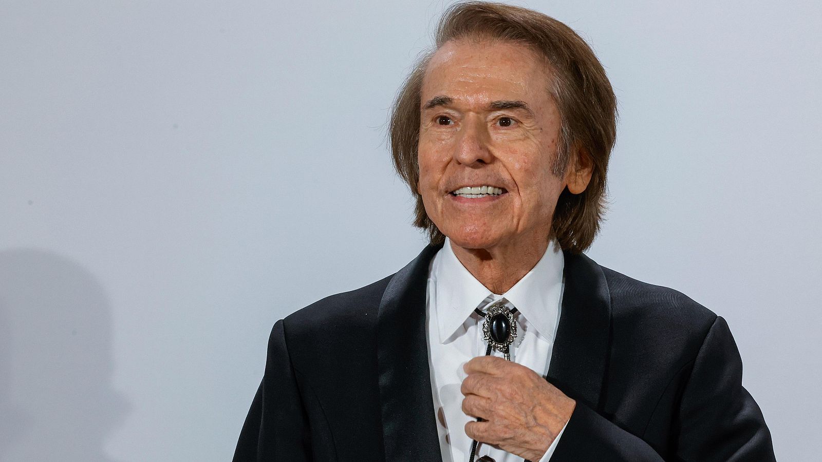 Raphael, ingresado por un problema cerebrovascular mientras grababa La Revuelta | Ver