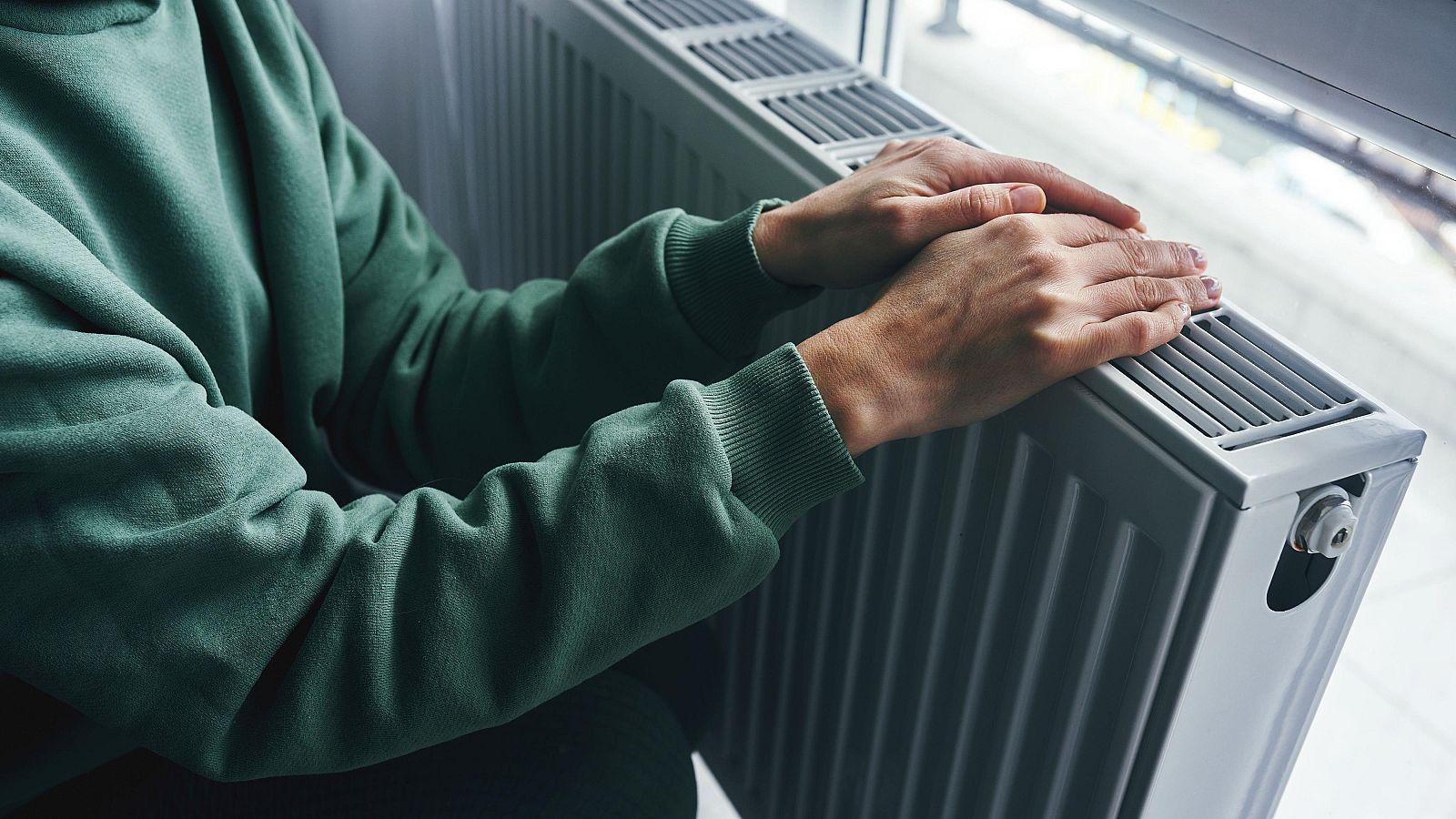 Pobreza energética: organizaciones sociales piden que la prohibición de cortar el suministro sea permanente - Telediario 1 | Ver