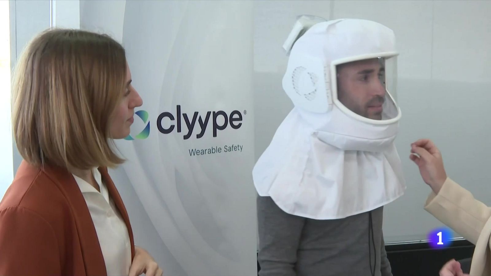 El 'casc salvavides' que protegeix 100 vegades més que una mascareta - L'Informatiu | Veure