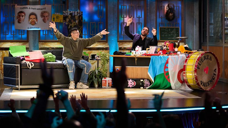 La Revuelta | La anécdota de Duki con un "árbol de Navidad" 18/12/24 - La Revuelta | Ver