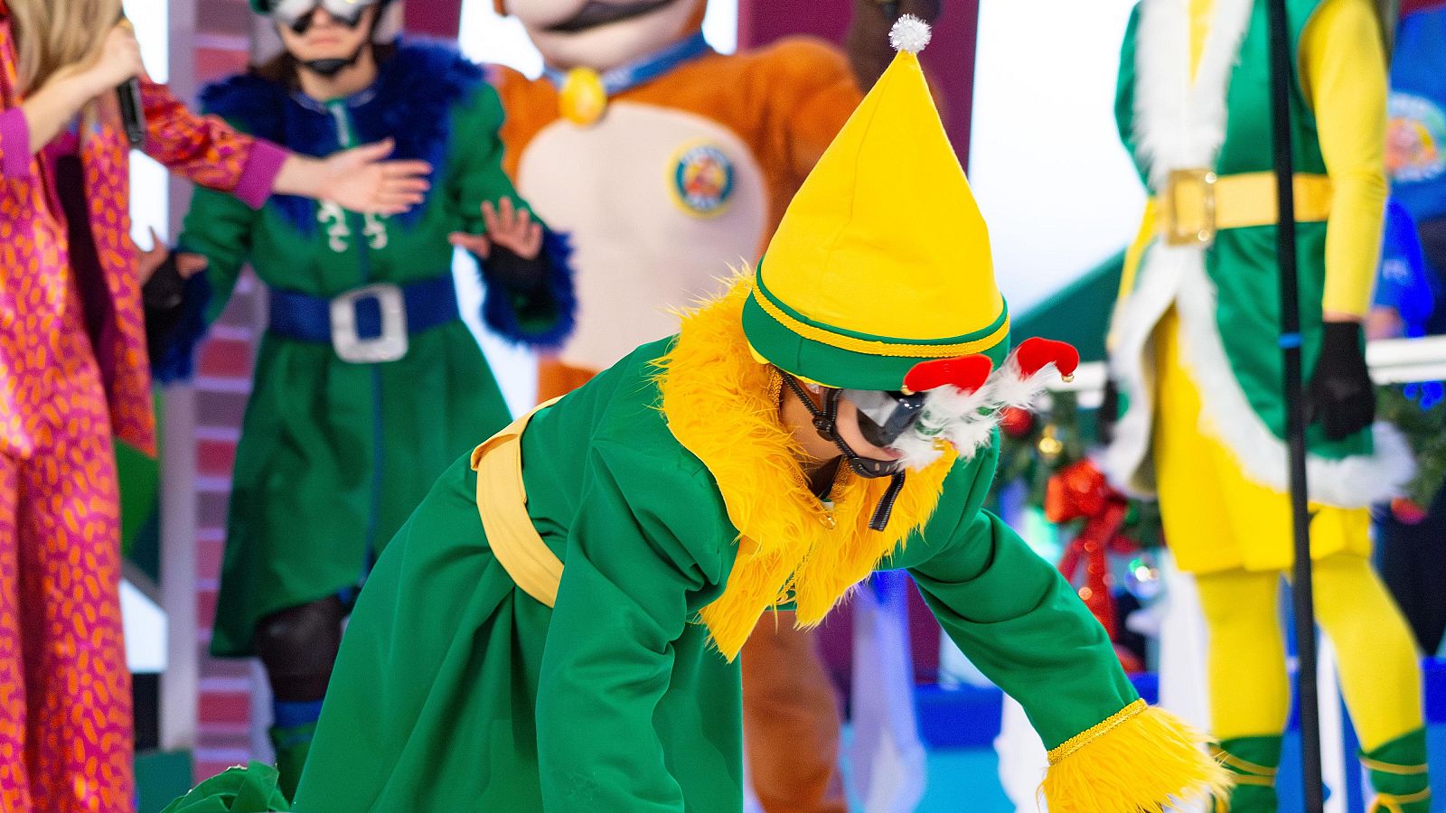 Elfos sin norte: la alocada prueba sobre hielo del Grand Prix Navidad | Ver