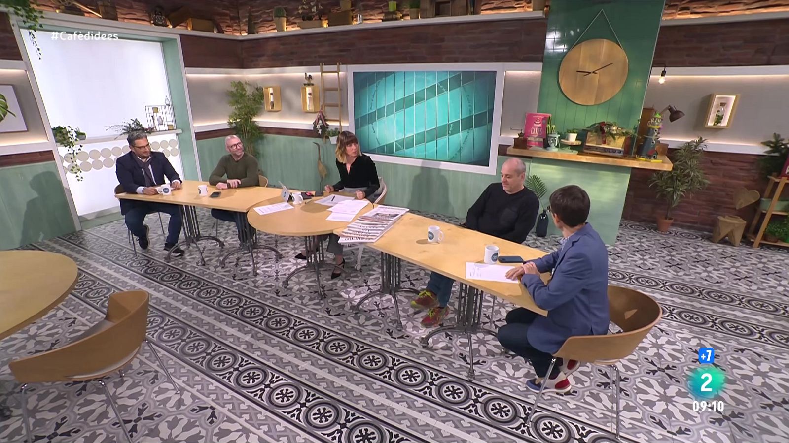 L'actriu presenta la pel·lícula 'Un lío de millones'. El catedràtic en Dret Processal repassa l'actualitat judicial. I parlem del Dakar amb el xef