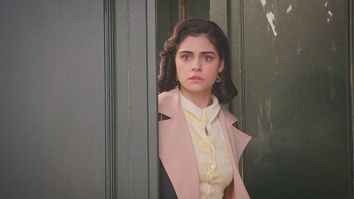 Salón de té La Moderna - Paula descubre a Rodrigo en el callejón con Amaya