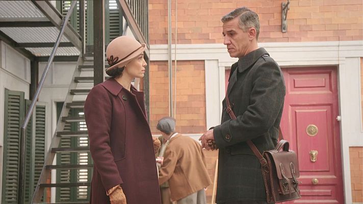 Salón de té La Moderna - Teresa y Cañete deciden recomendar a Quico