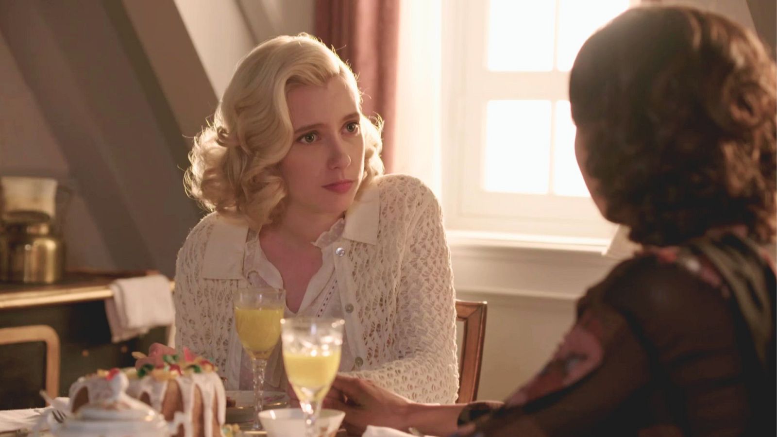 Celia y Laura disfrutan de unos días juntas - Salón de té La Moderna | Ver