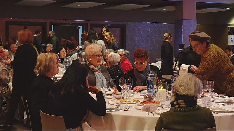 El Dinar de Nadal d'Amics de la Gent Gran busca combatre la soledat no desitjada - L'Informatiu | Veure